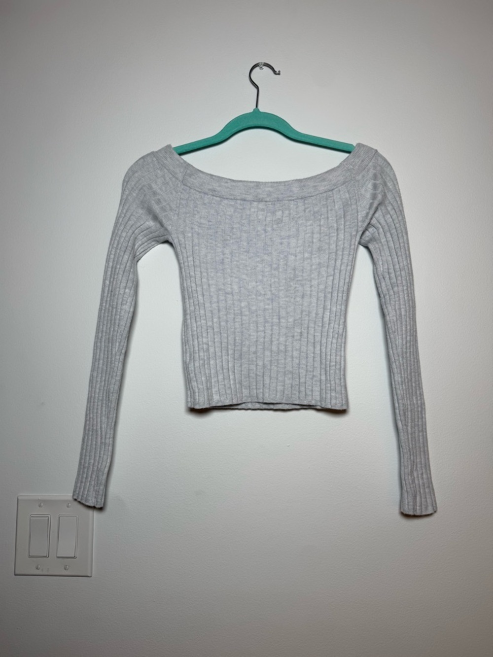 aerie Light Gray Ribbed V-Neck Knit Sweater - Picture 2 of 3